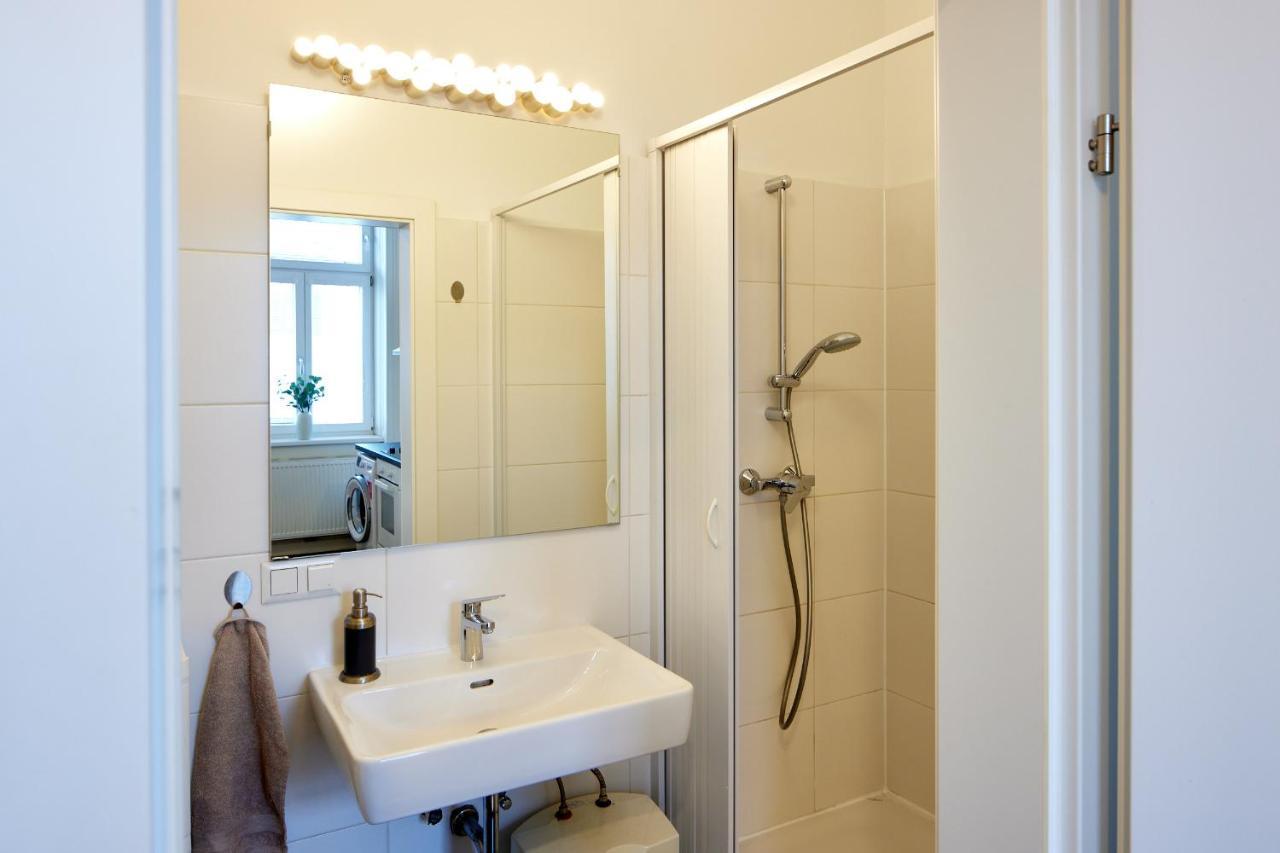 Nice Studio Close To Metro III Вена Экстерьер фото