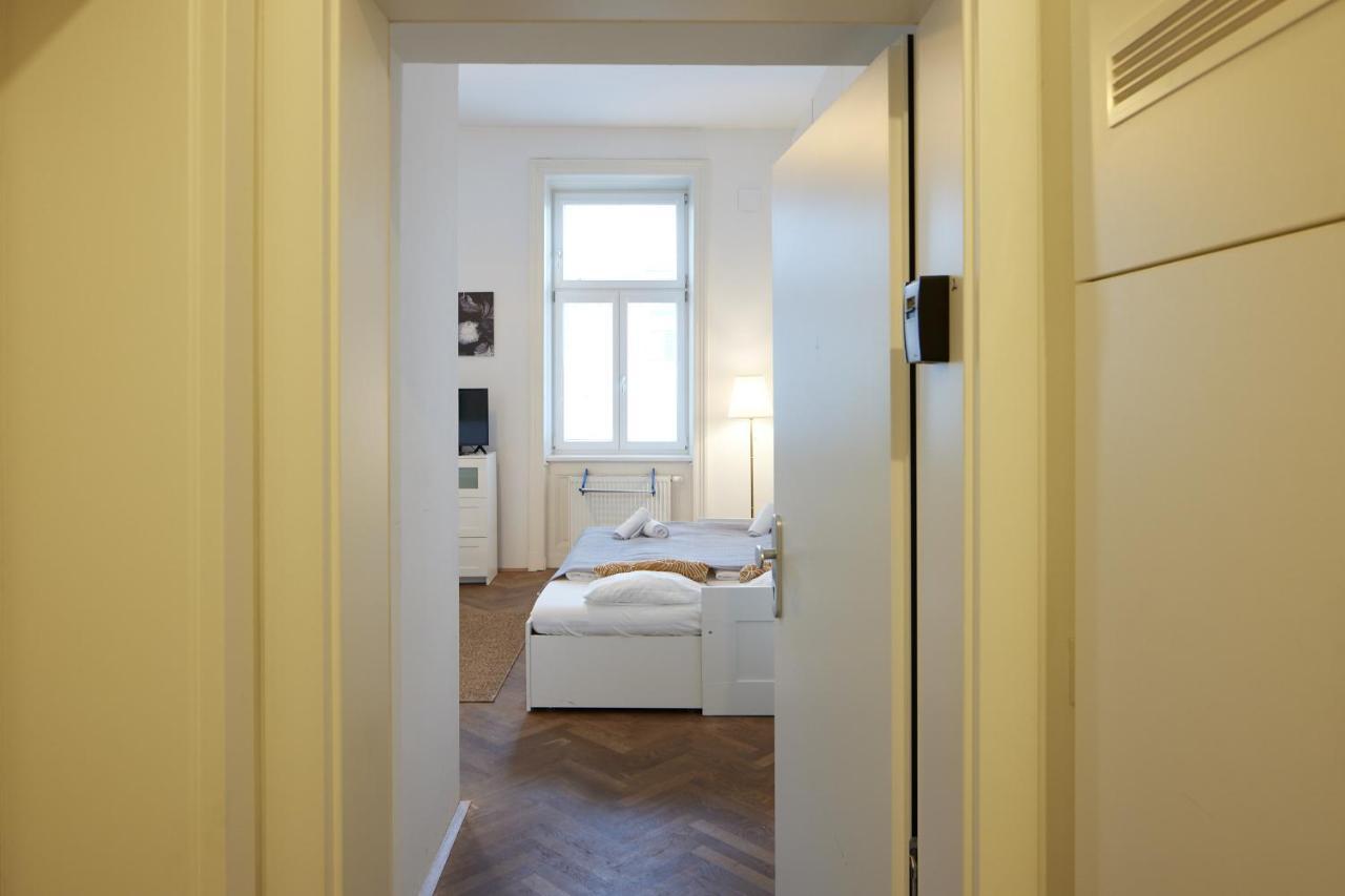 Nice Studio Close To Metro III Вена Экстерьер фото