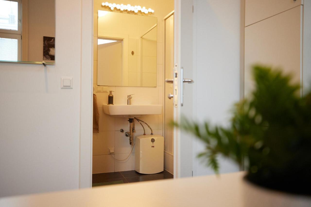 Nice Studio Close To Metro III Вена Экстерьер фото