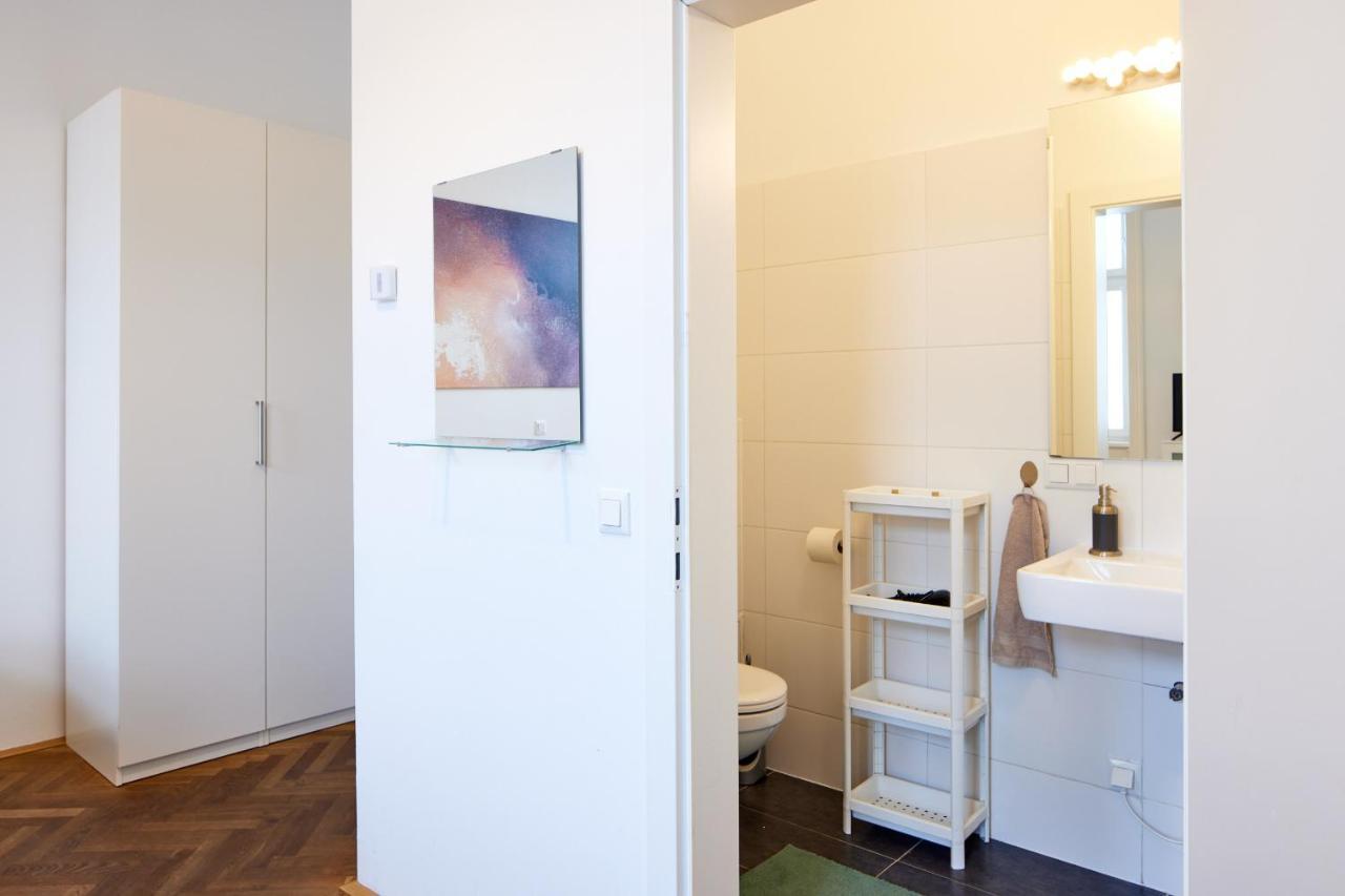 Nice Studio Close To Metro III Вена Экстерьер фото