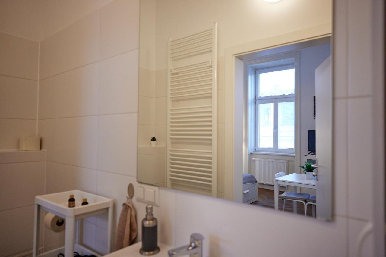 Nice Studio Close To Metro III Вена Экстерьер фото