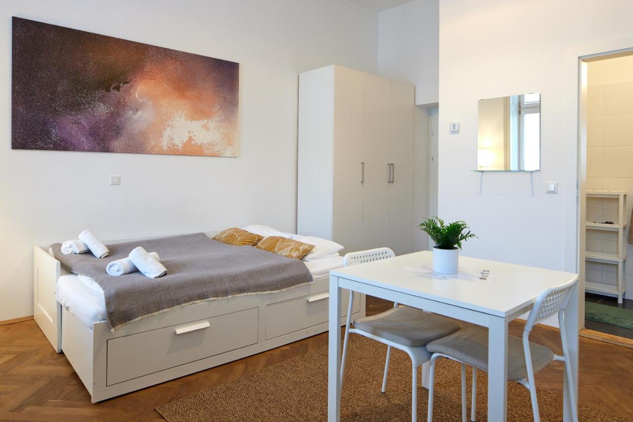 Nice Studio Close To Metro III Вена Экстерьер фото