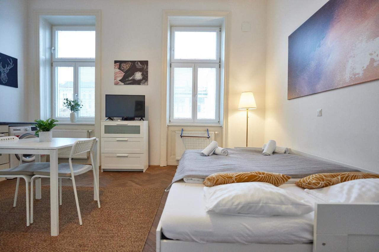 Nice Studio Close To Metro III Вена Экстерьер фото